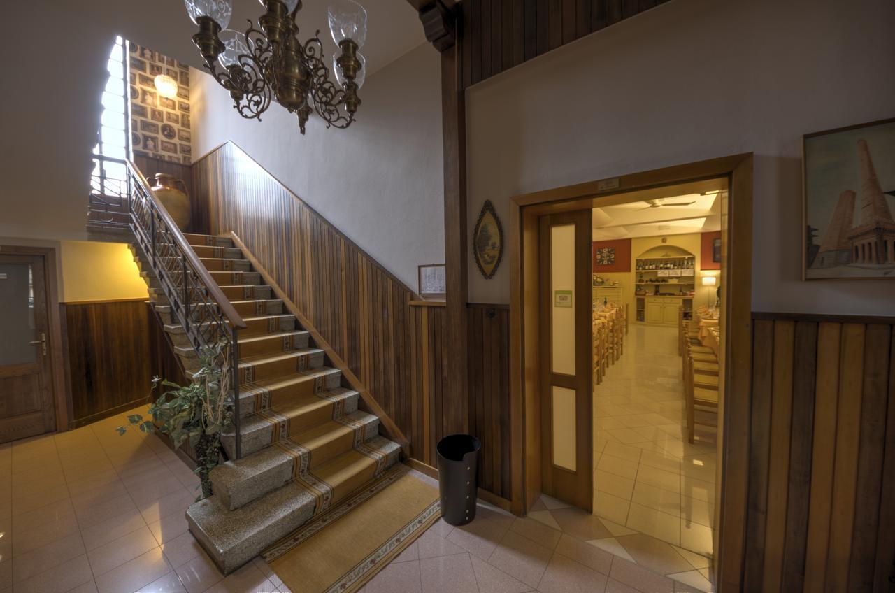 Hotel Ristorante Bologna Сан-Пьеро-ин-Баньо Экстерьер фото